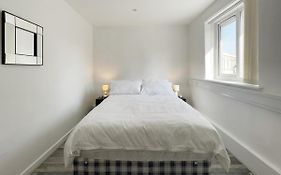 Bright, Warm & Cozy House In Harpurhey