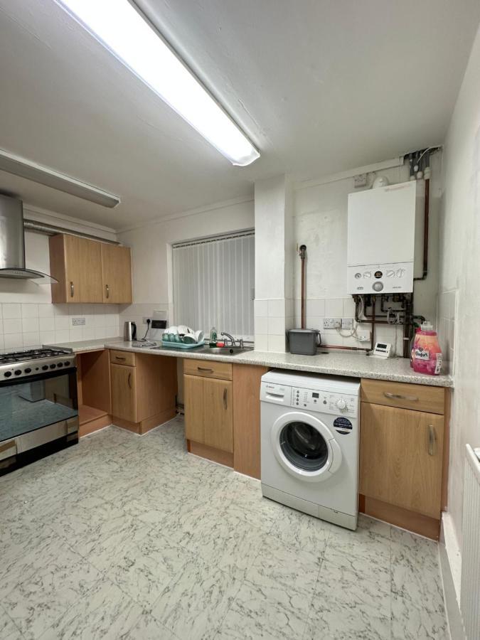 Bright, Warm & Cozy House In Harpurhey Apartment Manchester Exterior photo